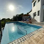 Villa Vista *